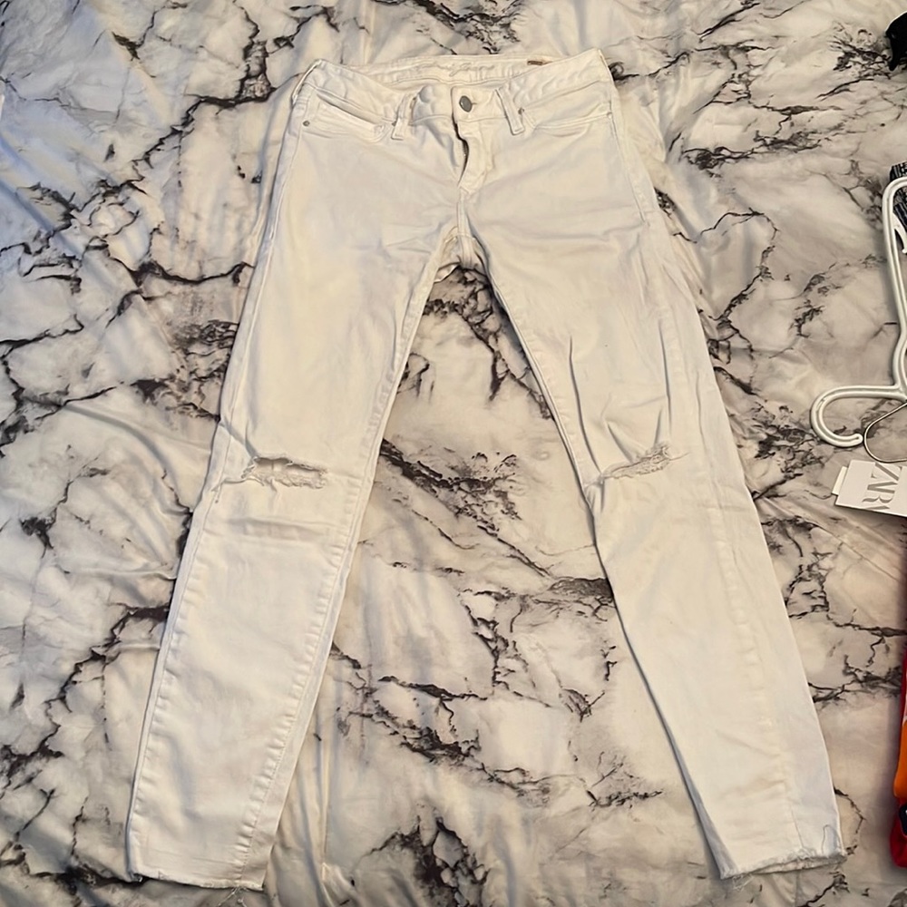 White jeans from Mavi Jeans